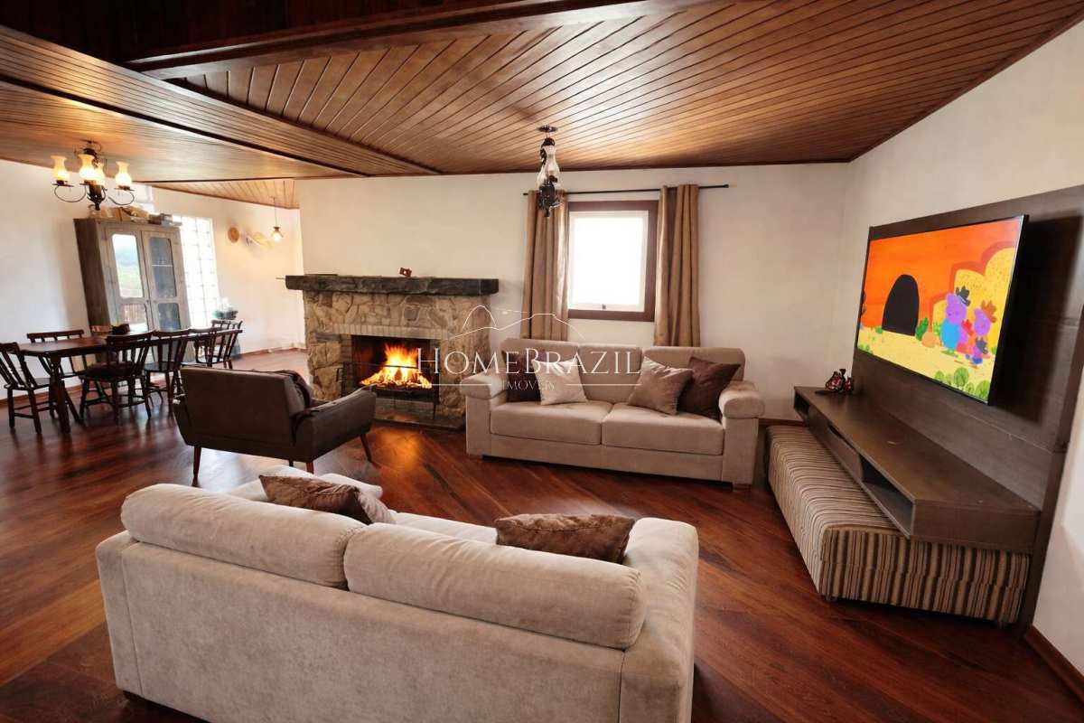  - Casa à venda, com 4 quartos, 230m²