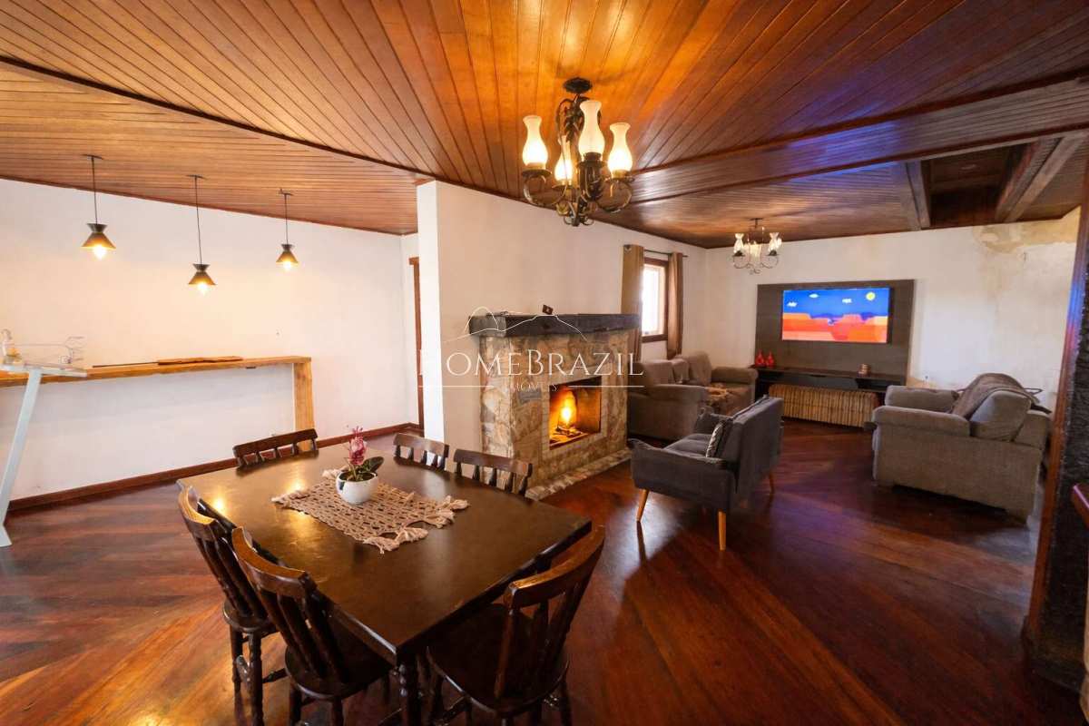 Casa à venda com 4 quartos, 230m² - ,