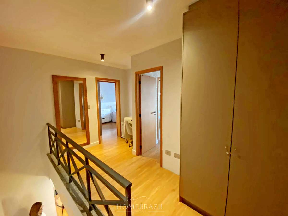  - Apartamento Duplex à Venda no Village de Lacoline – Avenida Principal de Campos do Jordão