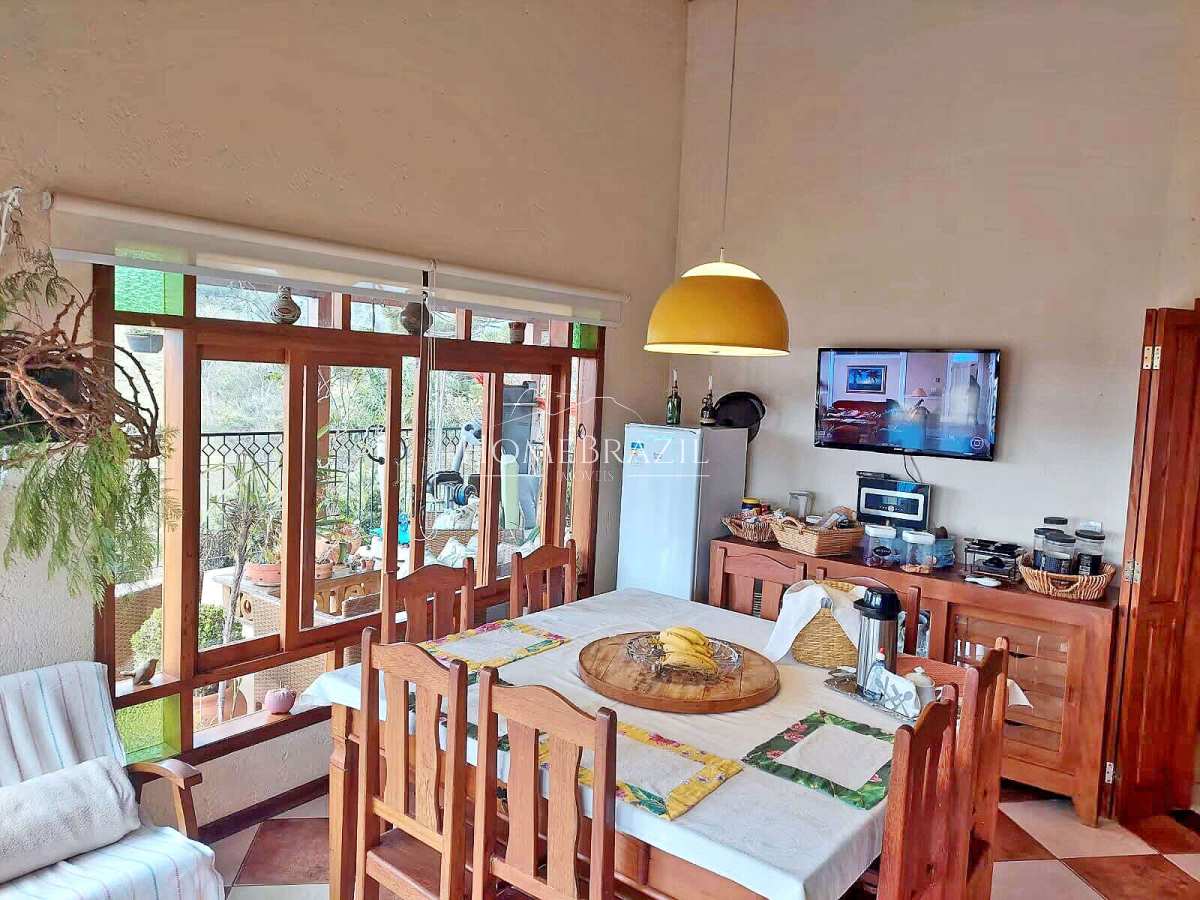  - Casa à venda em Santo Antônio do Pinhal – SP | Piscina aquecida e vista para a Pedra do Baú