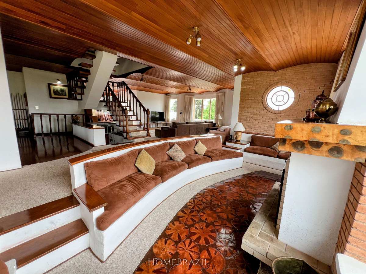 Casa à venda com 7 quartos, 680m² - ,Campos do Jordão