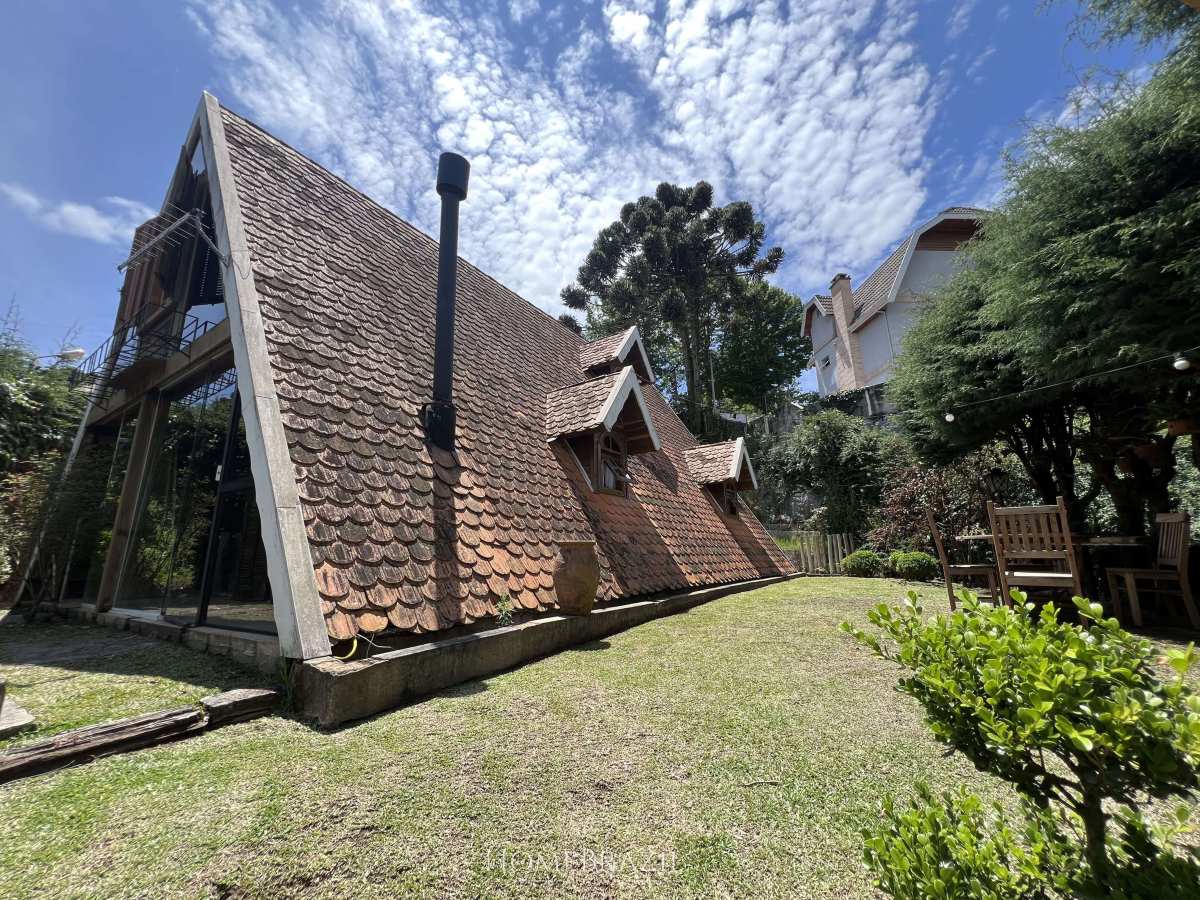 Chalé à venda com 6 quartos, 230m² - ,Campos do Jordão